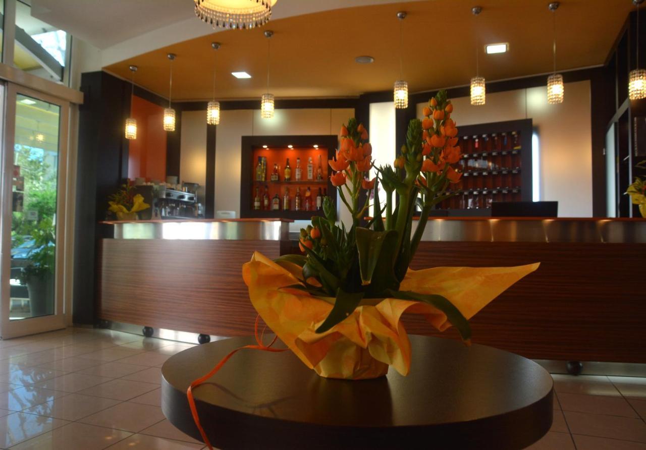 Hotel Orly Cesenatico Luaran gambar