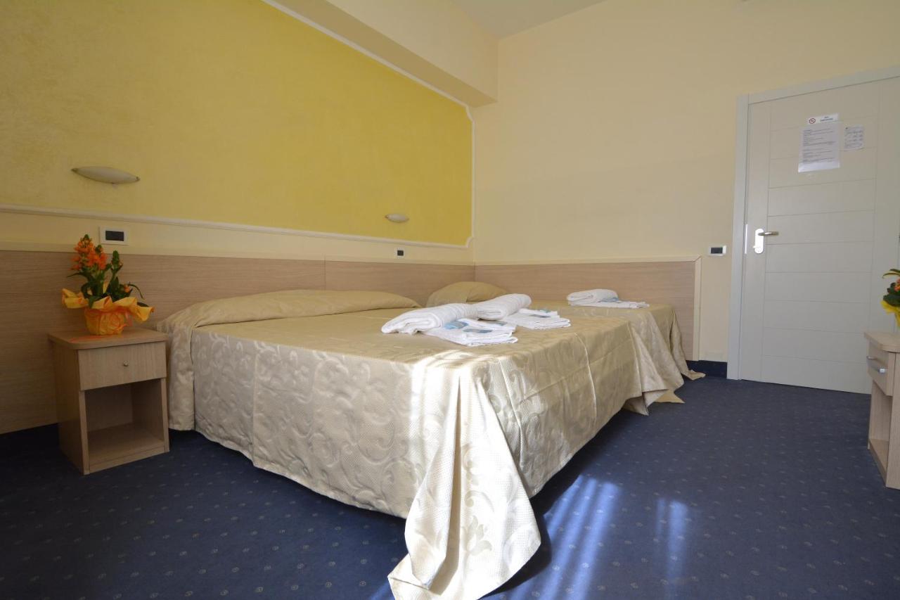 Hotel Orly Cesenatico Luaran gambar